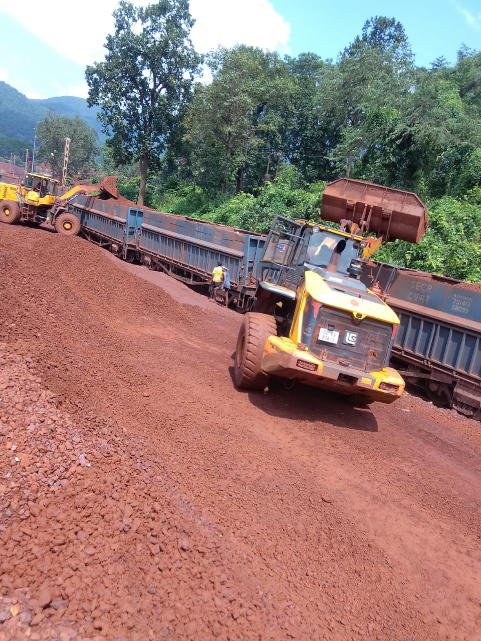 4WhatsApp Image 2025-09-17 at 17.09.59_ddd4cba7.jpg